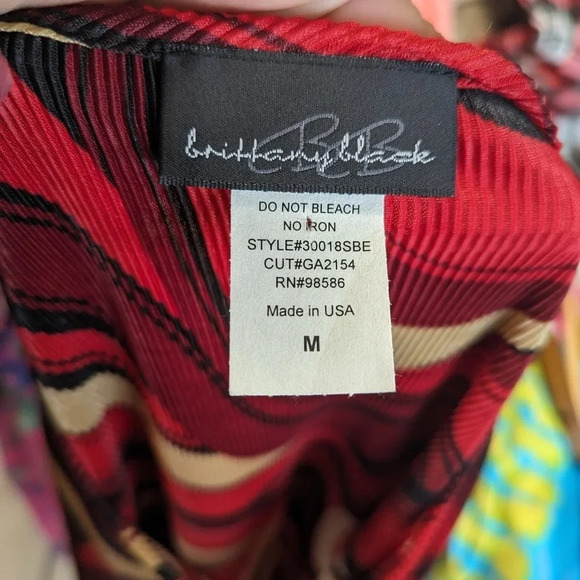 Brittany Black Abstract Tee Shirt - Medium - Picture 2 of 3